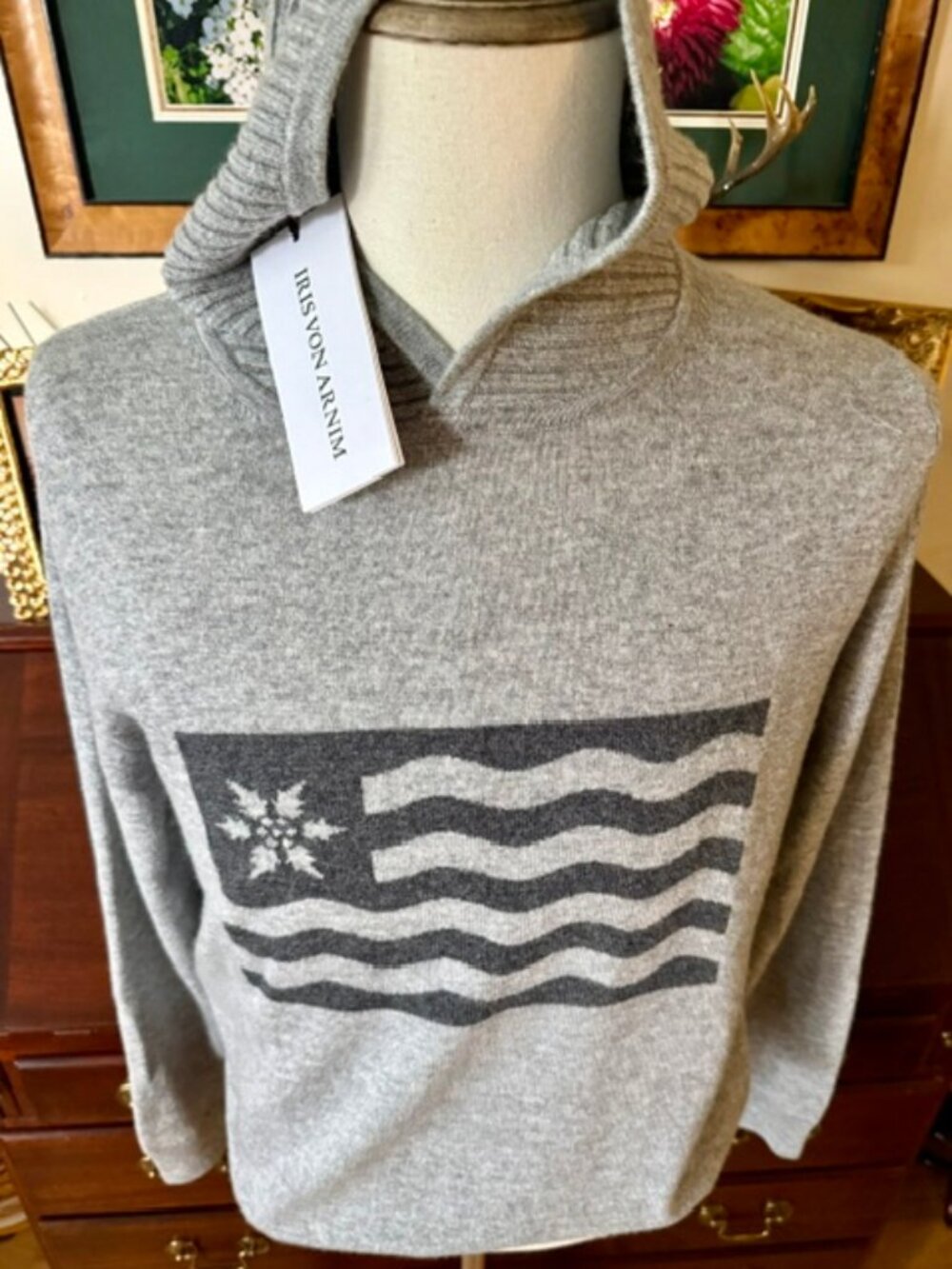 Iris Von Arnim luxury 100% Cashmere Pullover/Hoodie Size Med, Platinum RT 925$